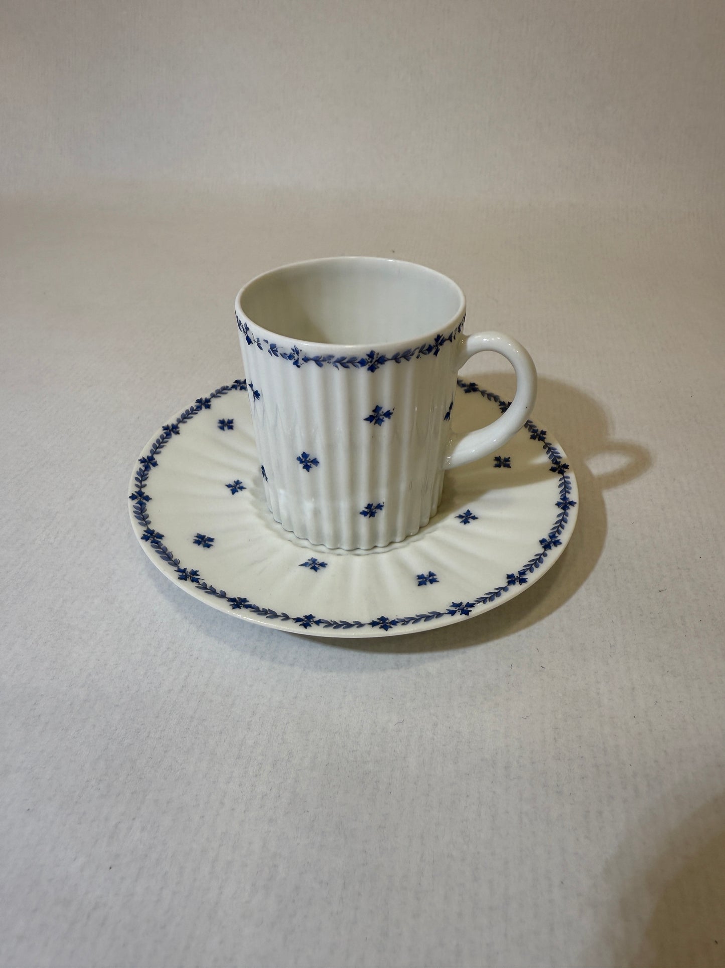 Taza de café espresso en porcelana de Limoges A. Lanternier & Cie (c. 1930–35)
