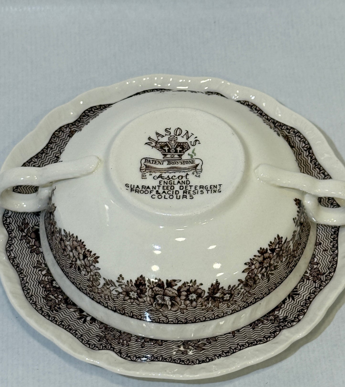 Taza de consomé con plato Mason’s, Ascot