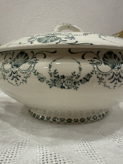 Sopera antigua Lunéville modelo Guirlande – Francia, ca. 1880–1920