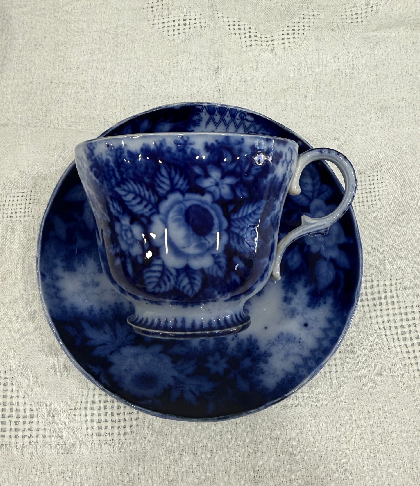 Taza grande con plato – Villeroy & Boch Jardiniere (siglo XIX)