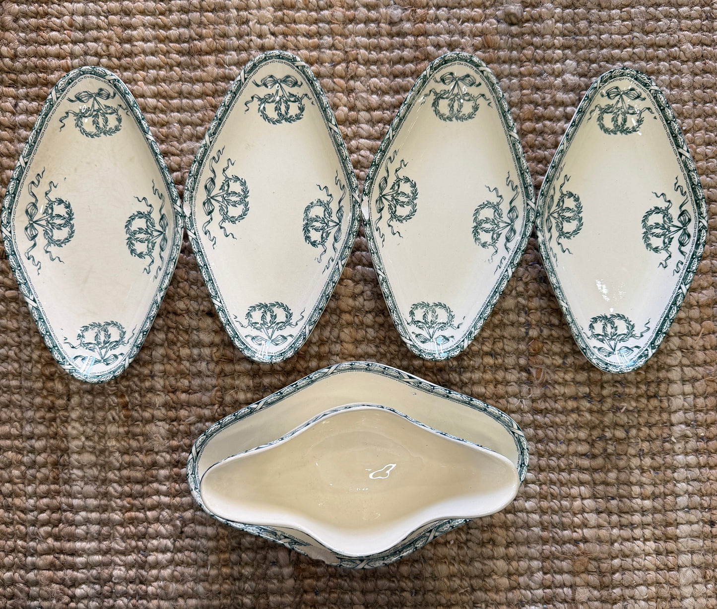 Vajilla francesa antigua Montholon Salins circa 1900 Platos, fuentes y ensaladeras