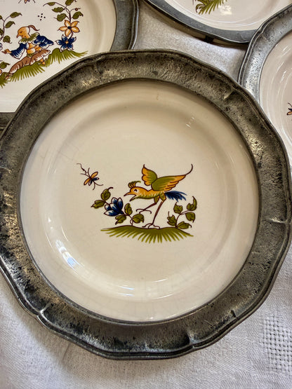 Platos antiguos Saint-Amand con soporte de estaño