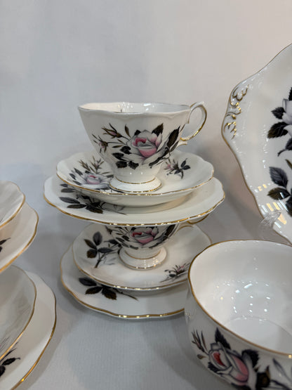Juego té Royal Albert Queen’s Messenger (1950–1970), porcelana inglesa antigua