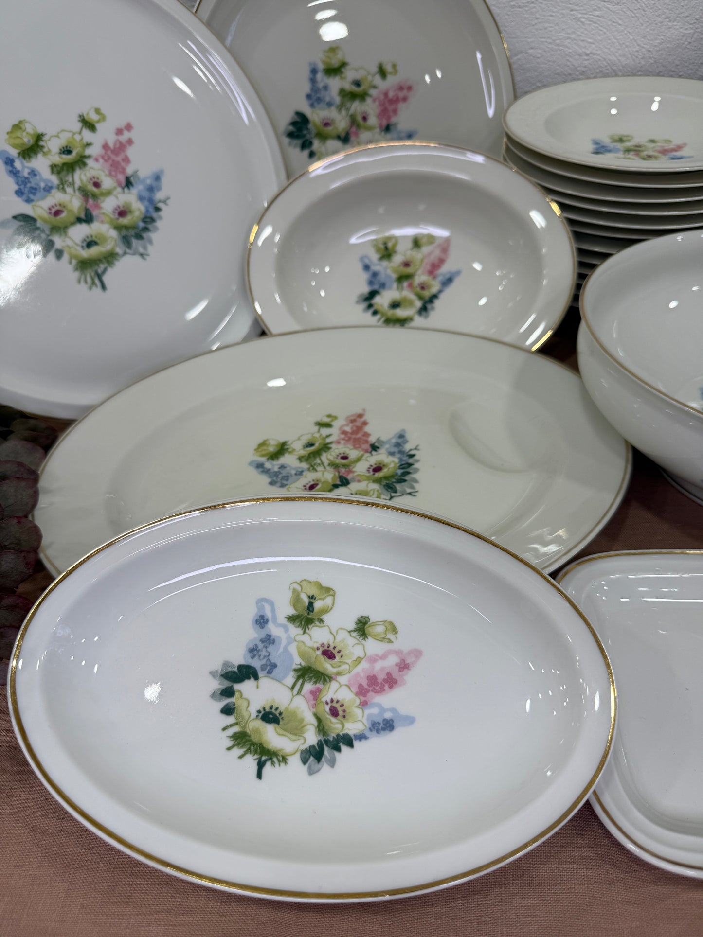 Vajilla completa Haviland Limoges – Elegancia francesa con flores campestres (Francia, s. XX)