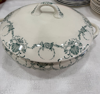 Sopera antigua Lunéville modelo Guirlande – Francia, ca. 1880–1920