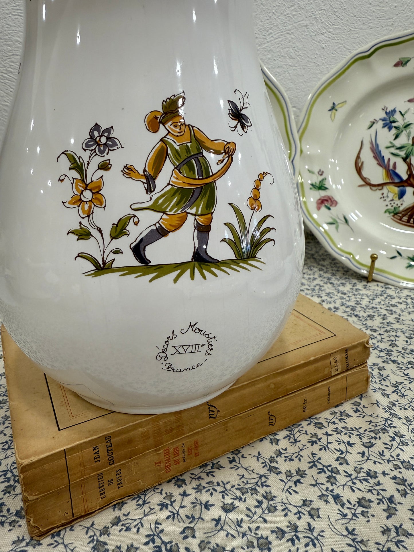 Jarrón Moustiers Francia      Pintado a mano