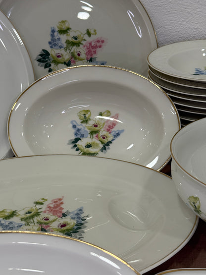Vajilla completa Haviland Limoges – Elegancia francesa con flores campestres (Francia, s. XX)