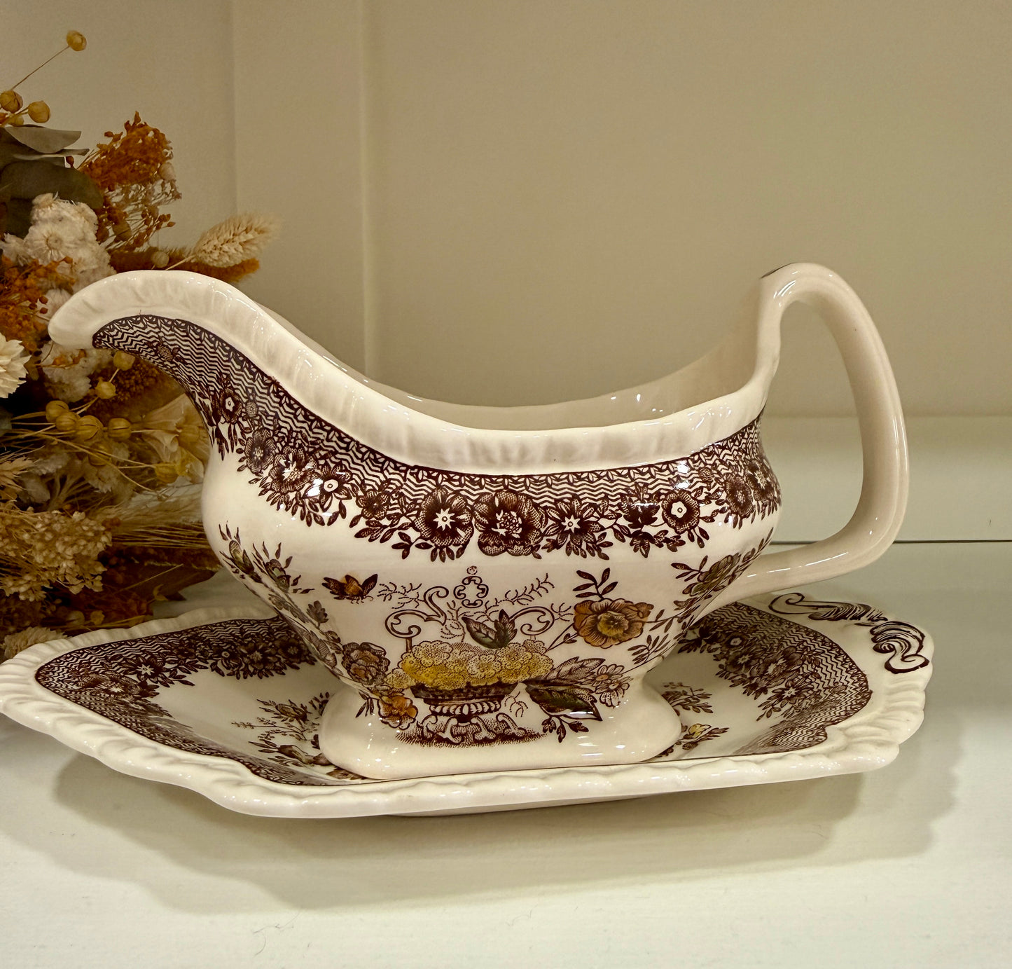 Salsera antigua Mason’s Ironstone modelo Ascot con plato original
